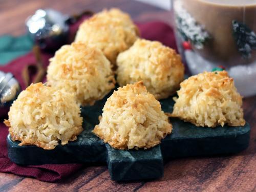 Vanilla Bean Coconut Macaroons on a Christmas tree serving board
