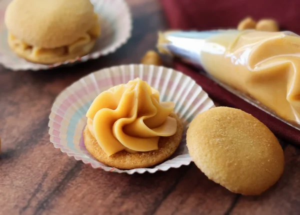 Butterbeer ganache piped onto a wafer cookie.